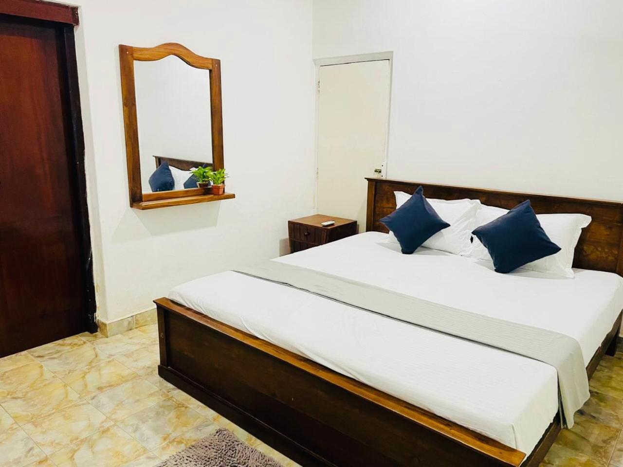 Hotel The Beez Negombo Exterior foto